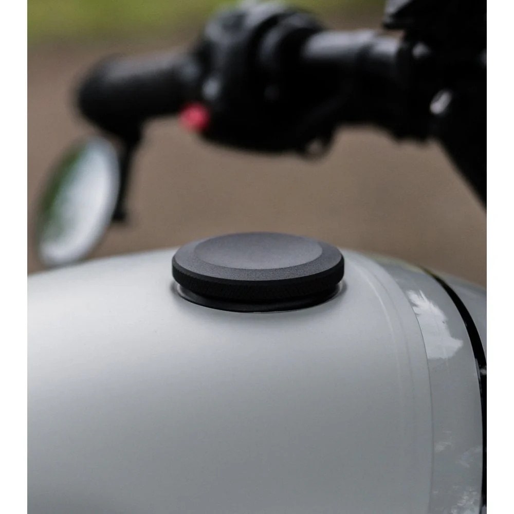 Jetson Dished Low Pro Gas Cap for Triumph and Harley Davidson - Image 4