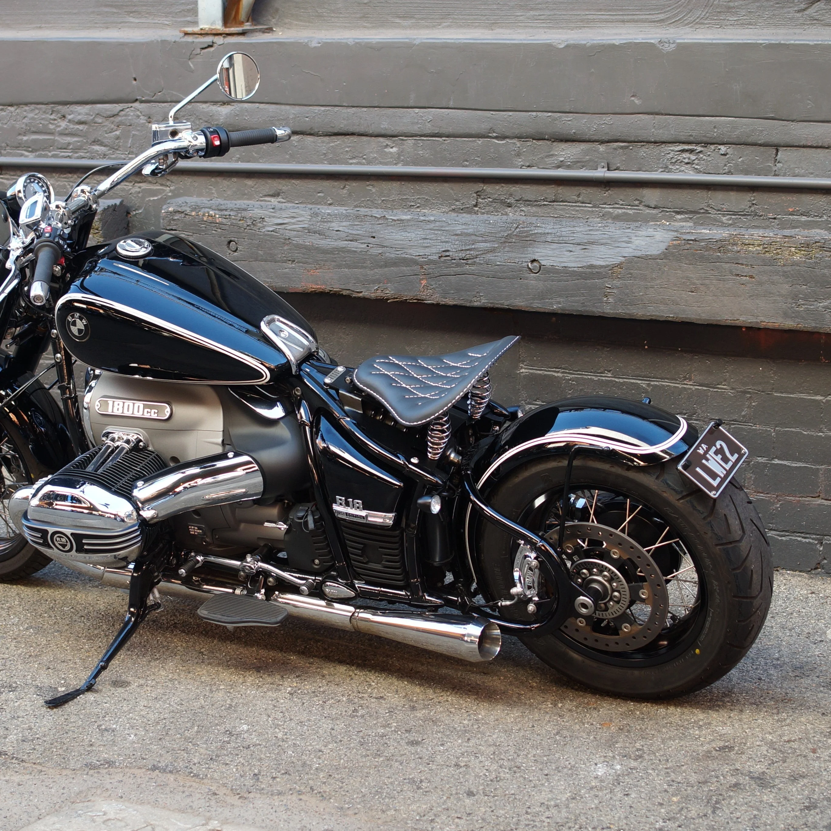 BMW R18 sprung bobber seat kit
