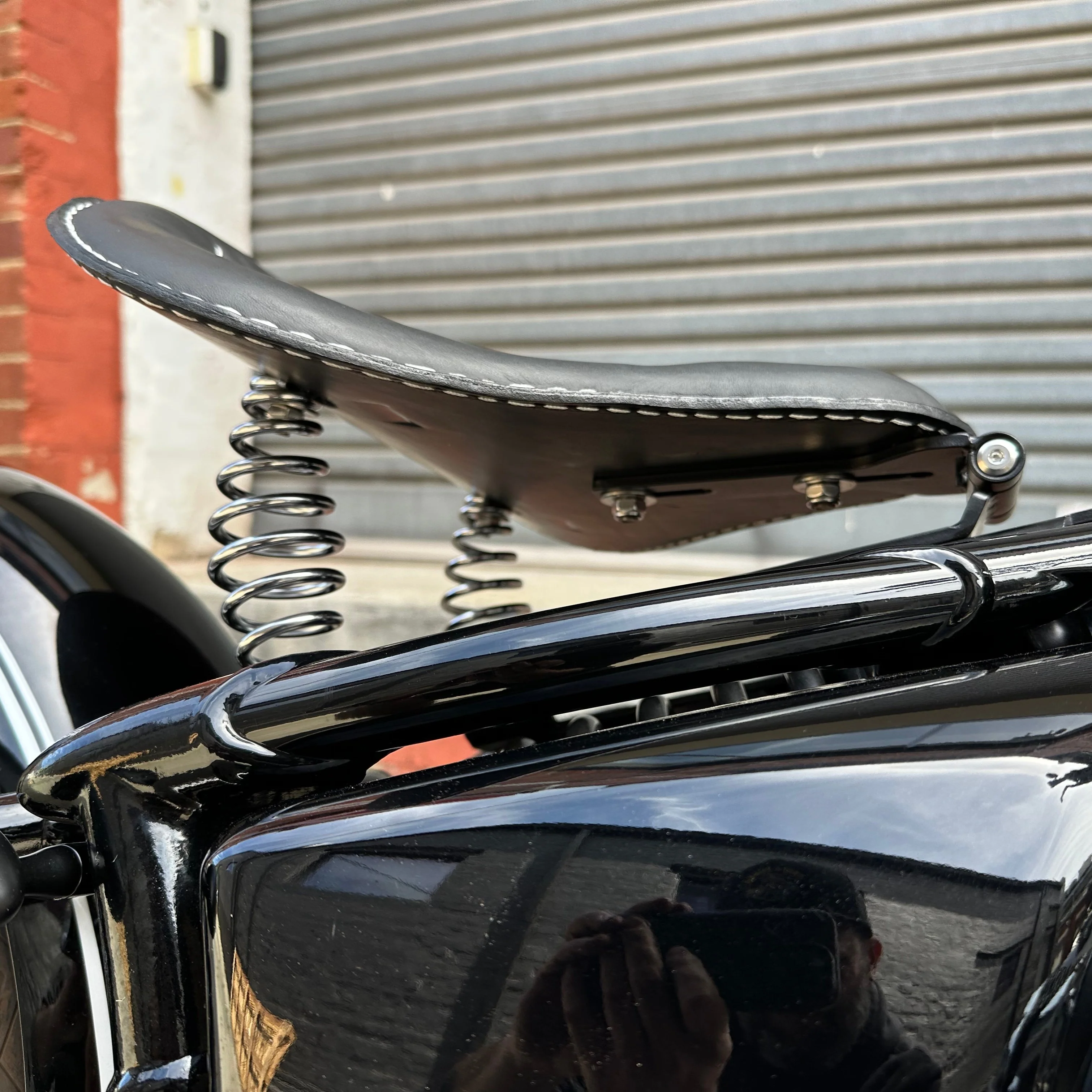 BMW R18 sprung bobber seat kit - Image 13