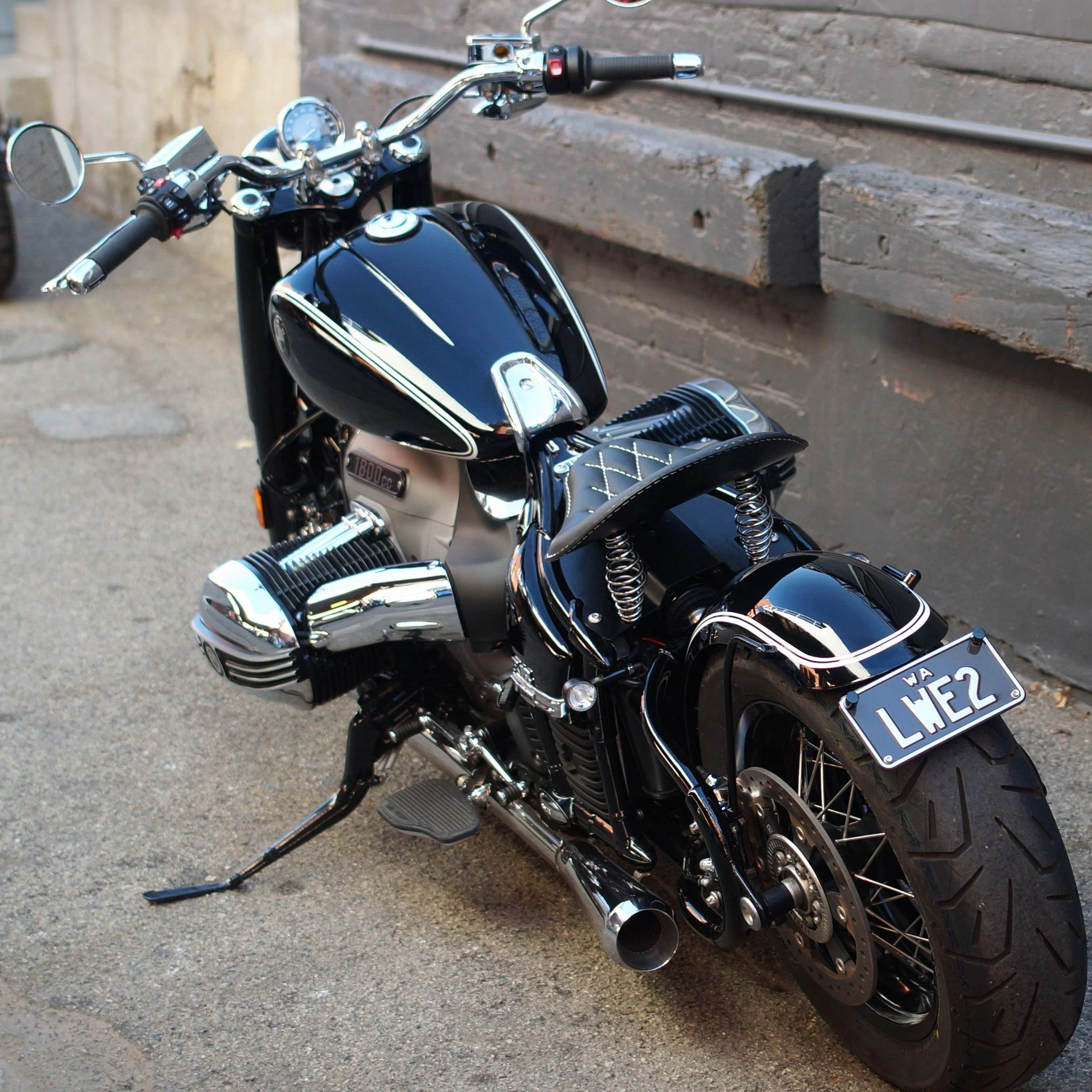 BMW R18 sprung bobber seat kit - Image 2