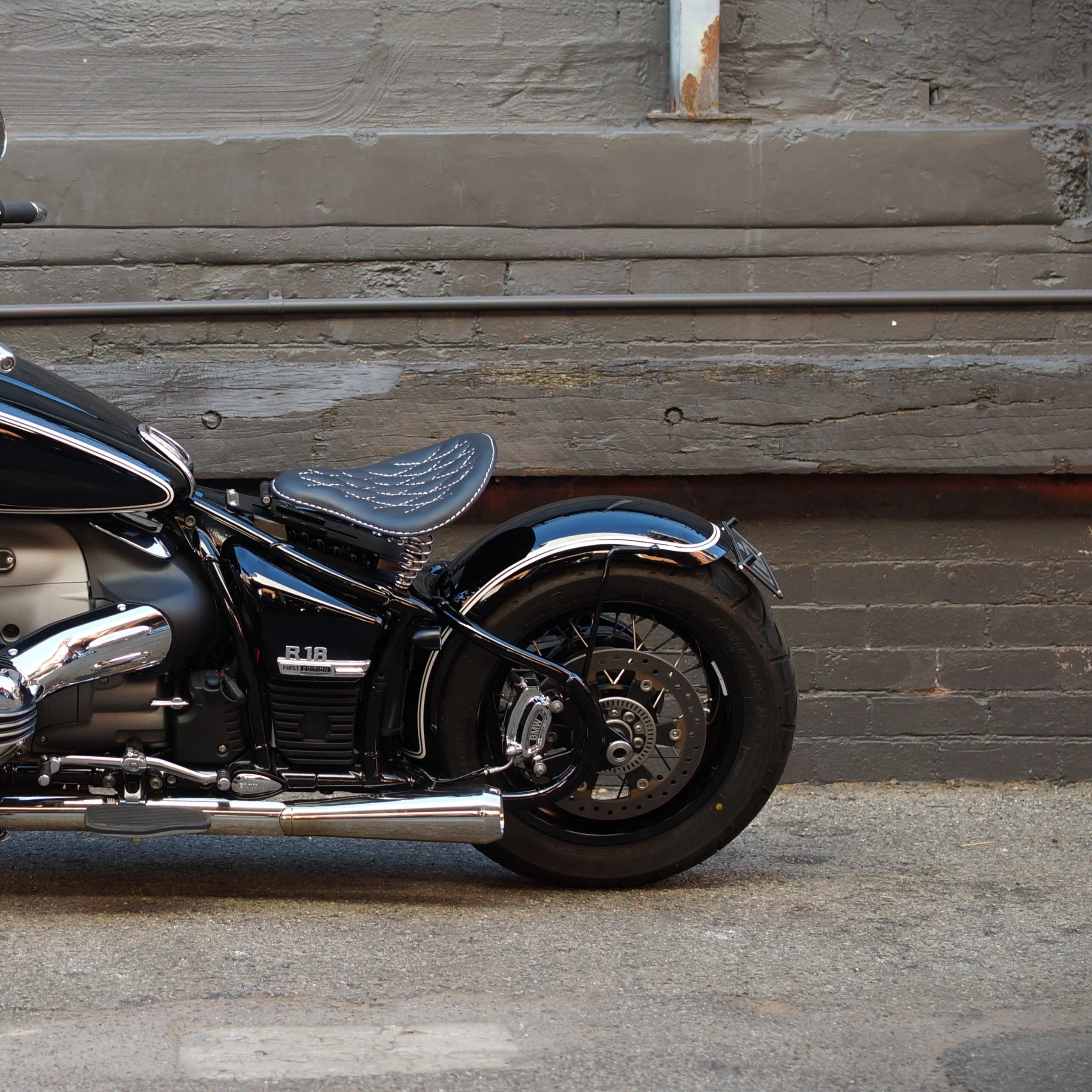 BMW R18 sprung bobber seat kit - Image 4