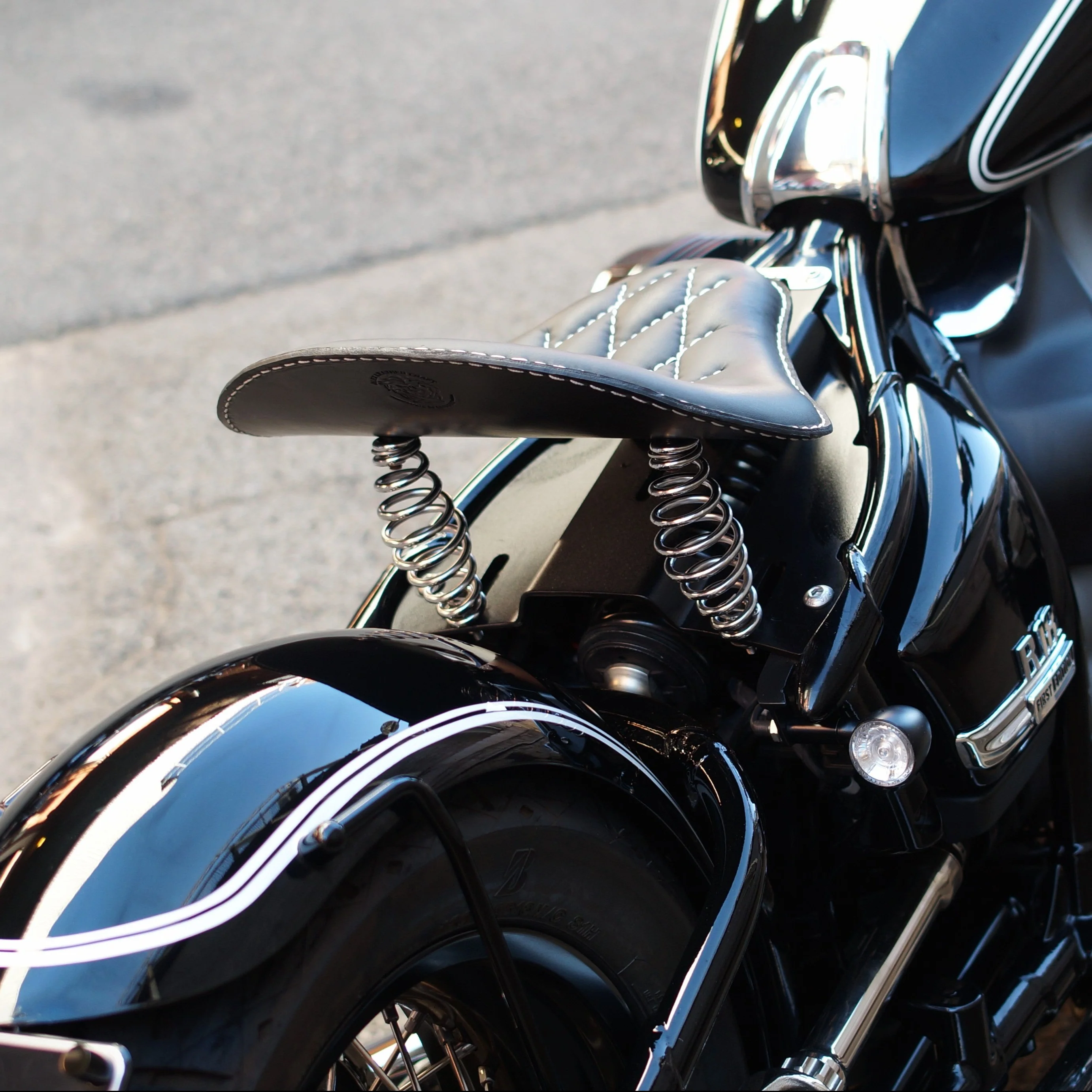 BMW R18 sprung bobber seat kit - Image 6