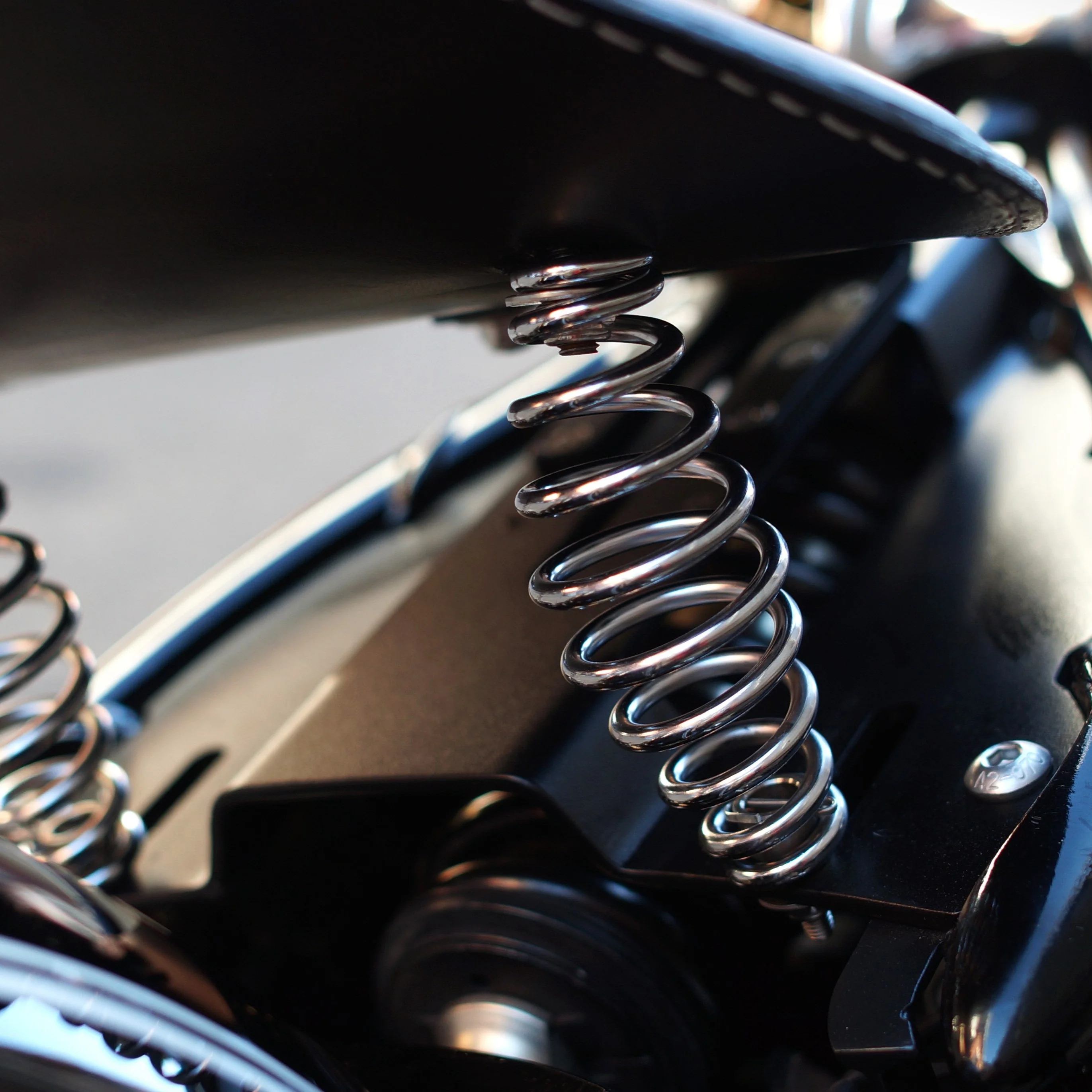 BMW R18 sprung bobber seat kit - Image 7