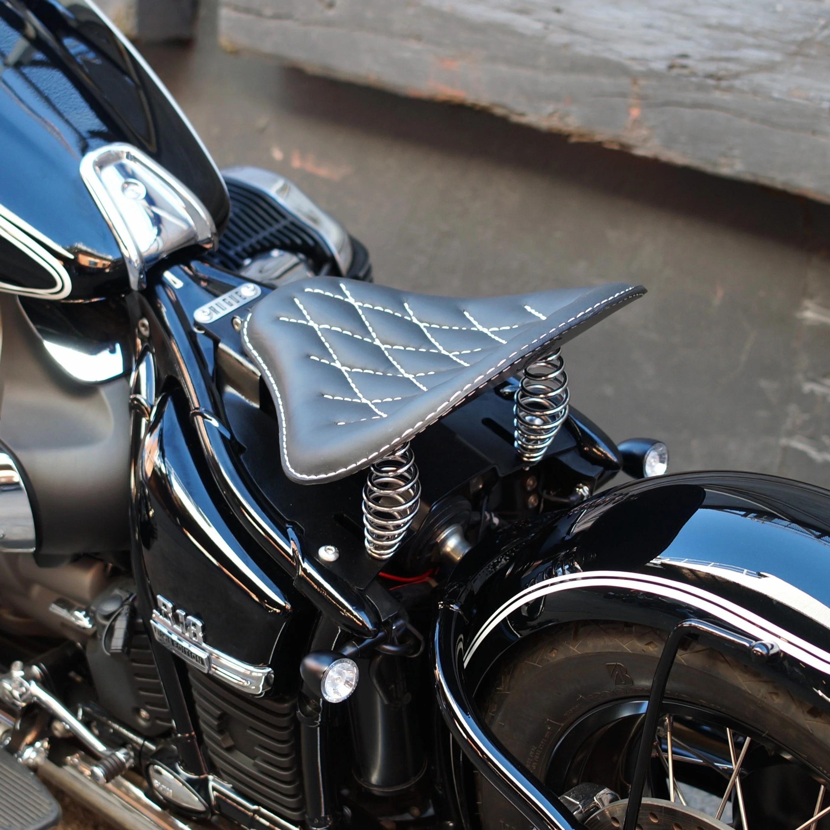 BMW R18 sprung bobber seat kit - Image 8