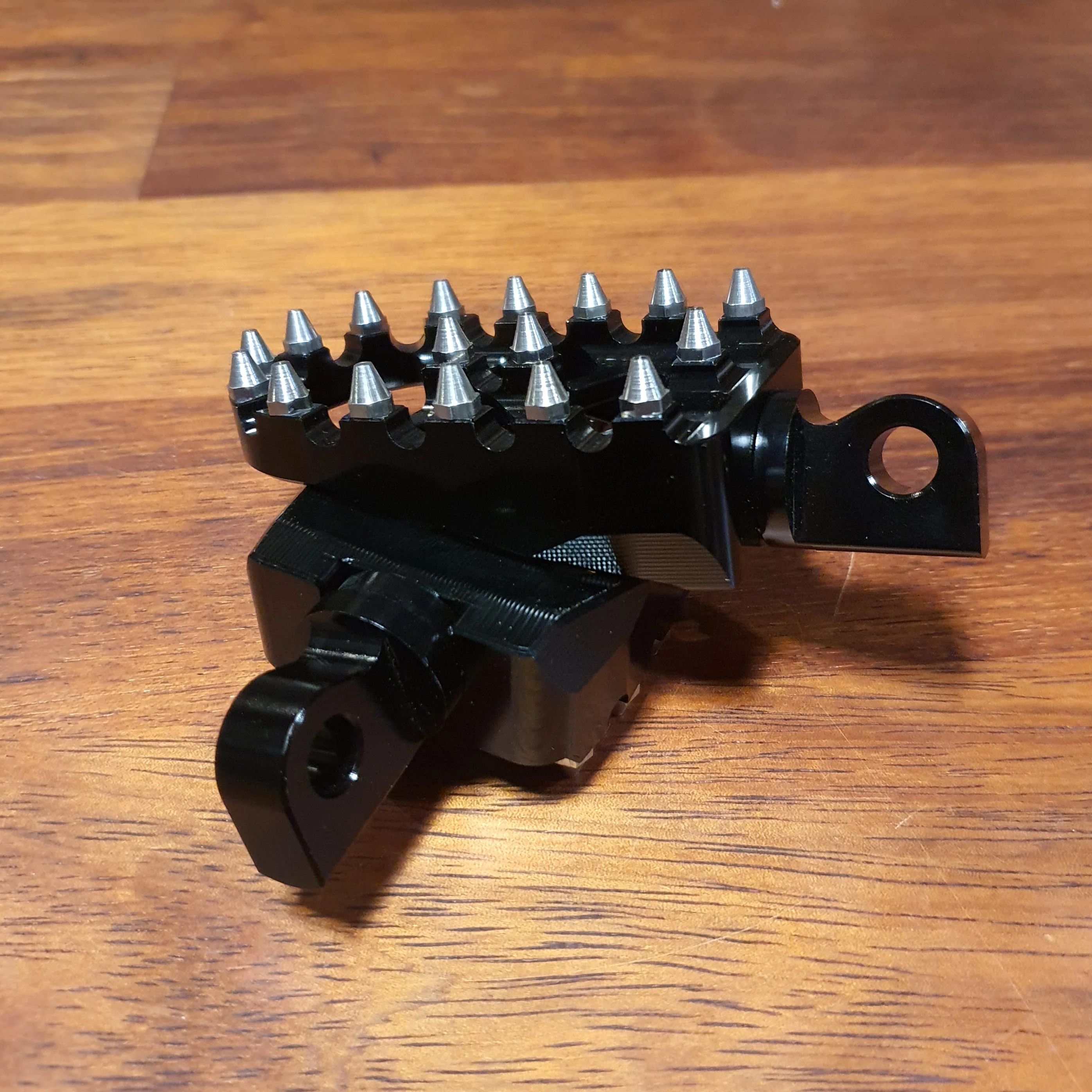 MX Style Front Foot Pegs for H-D - Image 4