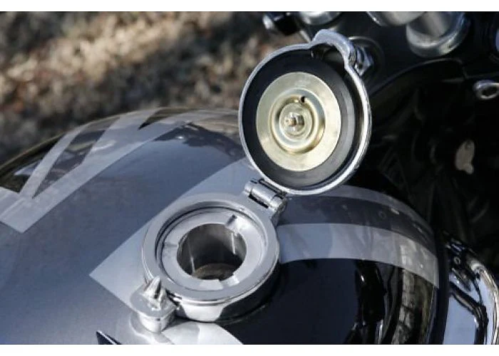 MONZA POLISHED FUEL CAP KIT FOR TRIUMPH and HARLEY - Image 5
