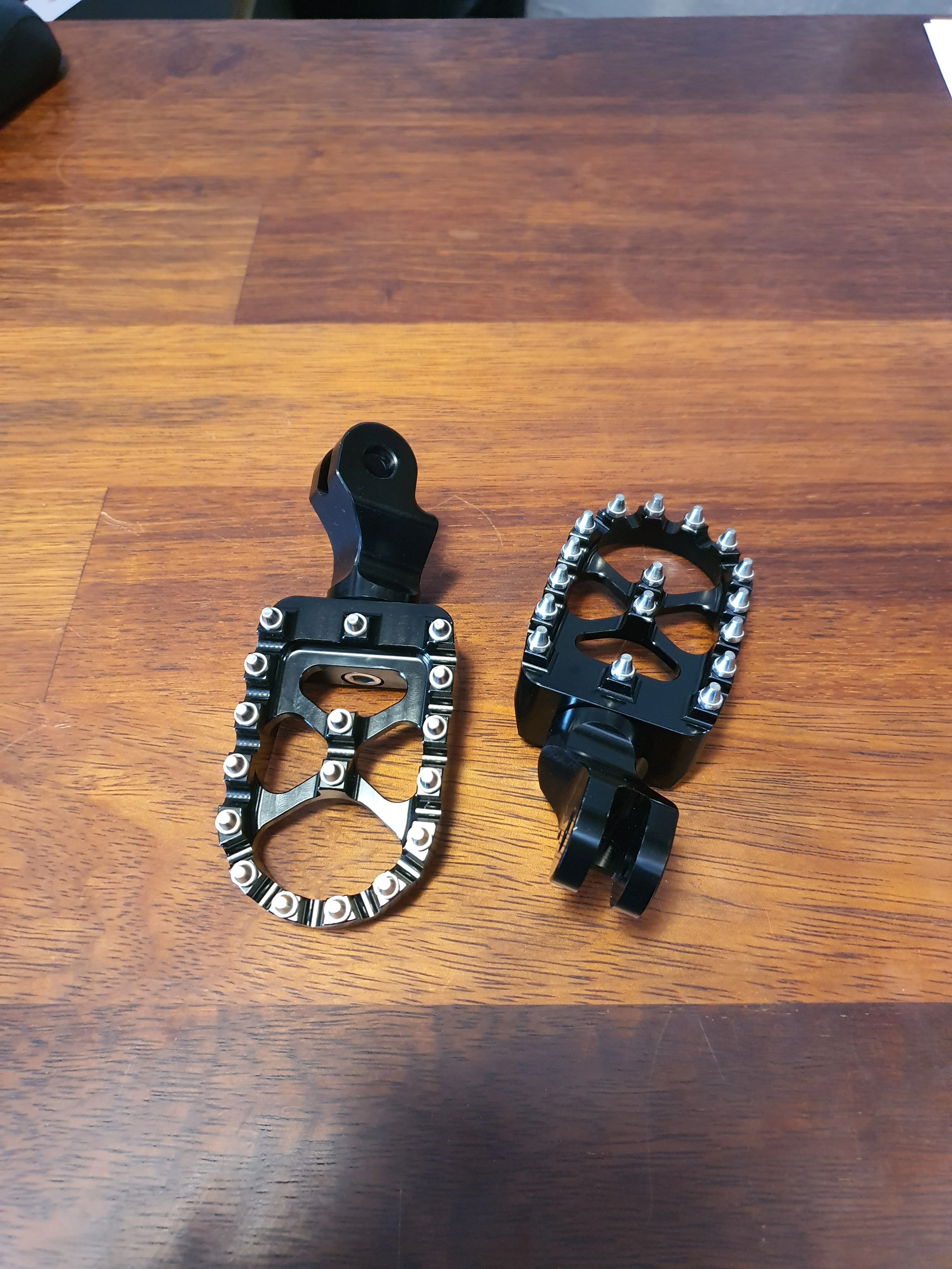 MX style Foot Pegs for Triumph - Image 4