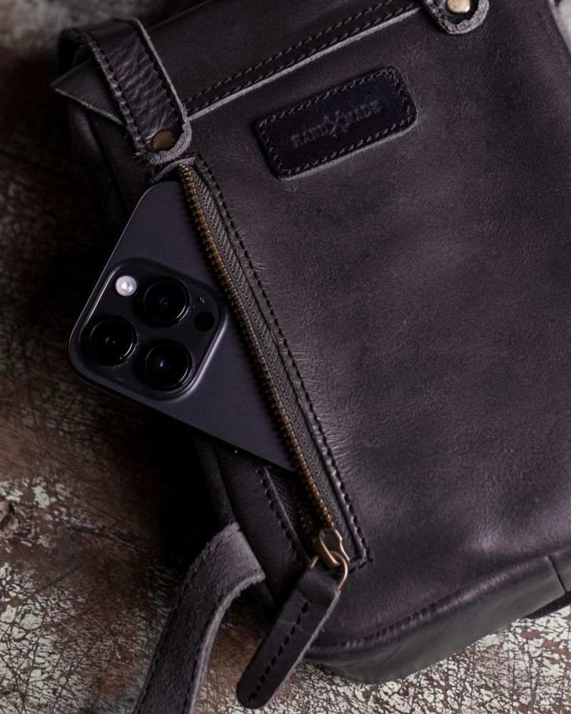THIGH BAG | CLASSIC BLACK - Image 9