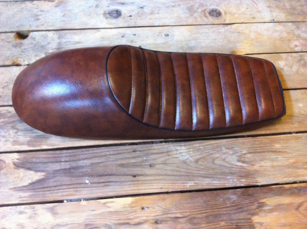 TUCK N' ROLL CAFE RACER SEAT BROWN 98 - Image 3