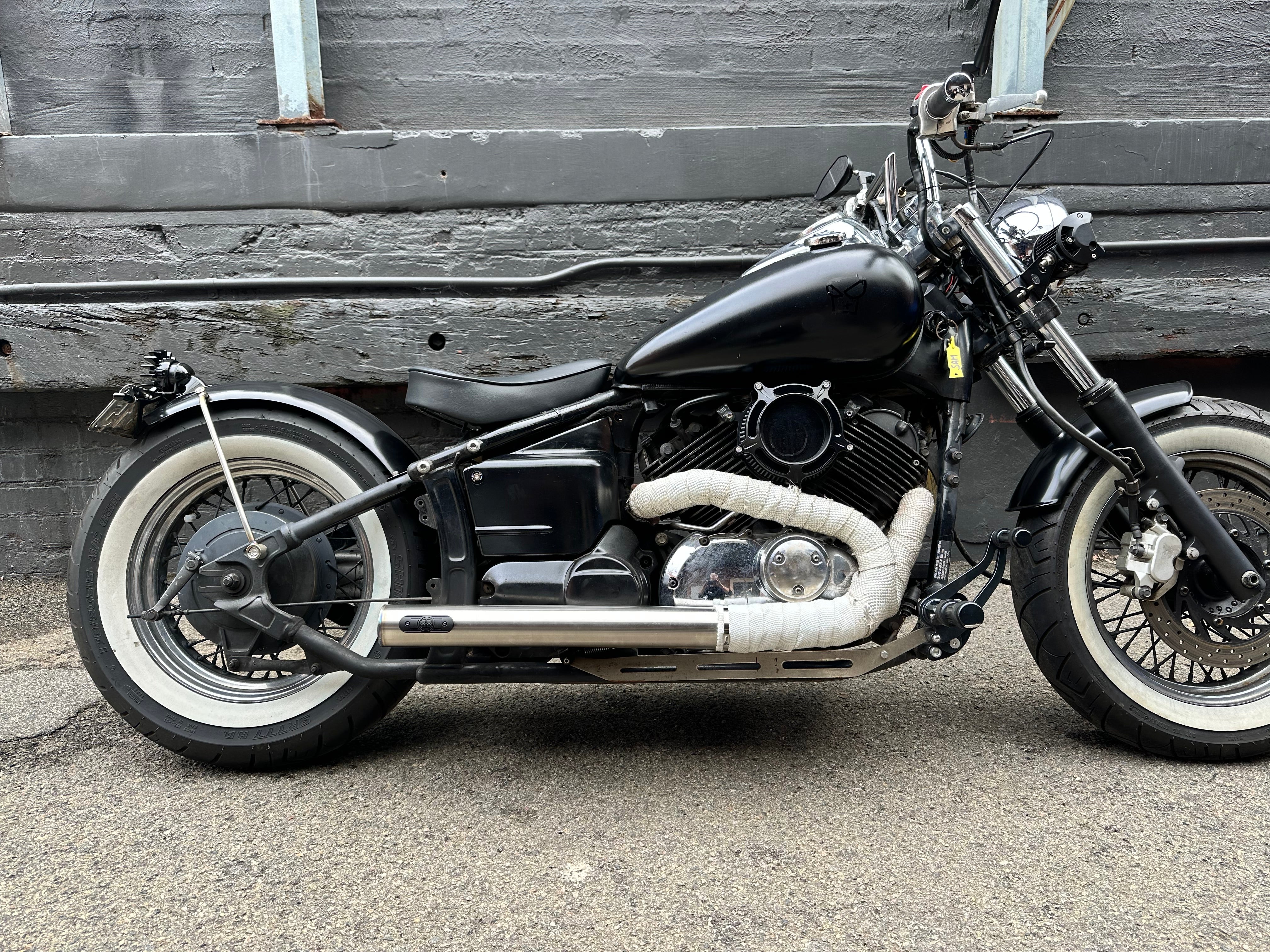 Yamaha XVS650 V-star - Rear Fender w/ struts and license plate - Image 6